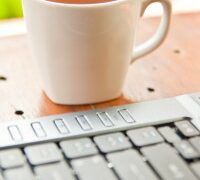 Polacy coraz częściej kupują w sieci