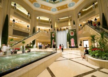 Koniunktura w handlu detalicznym korzystna, choć słabsza niż w maju