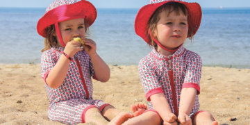 Kostium plażowy z kapeluszem