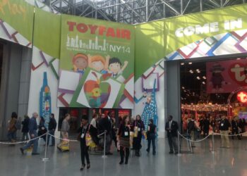 Pełne hale na New York Toy Fair 2015