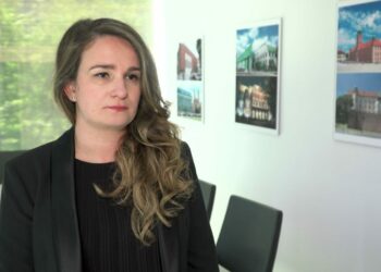 Firmy będą musiały wdrożyć u siebie system zgłaszania nieprawidłowości. Termin się zbliża, a odpowiednich regulacji brak