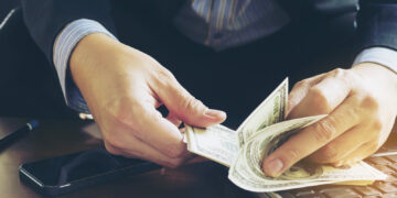 Prawo.pl: od przyszłego roku jeszcze mniej gotówki w rozliczeniach między firmami