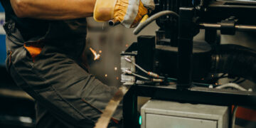 Jak rozkochać pracownika w firmie? 6 wskazówek dla organizacji, które pomogą zwiększyć zaangażowanie personelu